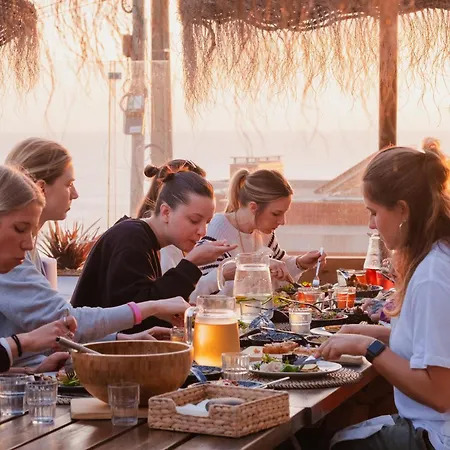The Salty Surf & Yoga אריסרייה
