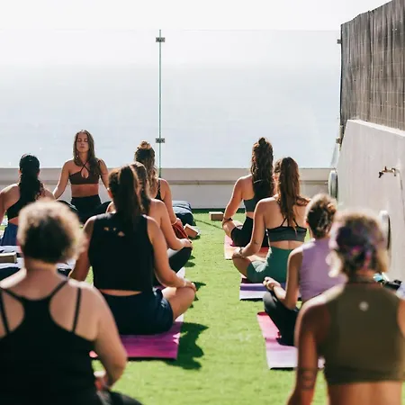 The Salty Surf & Yoga אכסניה *
