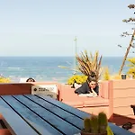 The Salty Surf & Yoga * إيريسييرا
