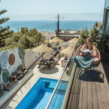 The Salty Pelican Yoga & Surf Retreat Vandrarhem Ericeira