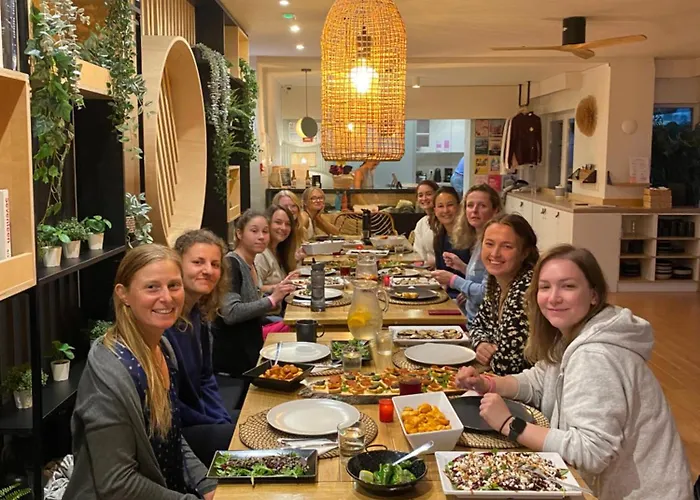 The Salty Surf & Yoga אכסניה אריסרייה